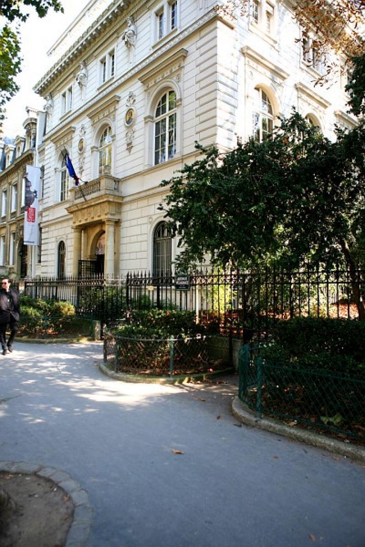 Musée Cernuschi - Asian Art Museum of the City of Paris - 10 minutes away